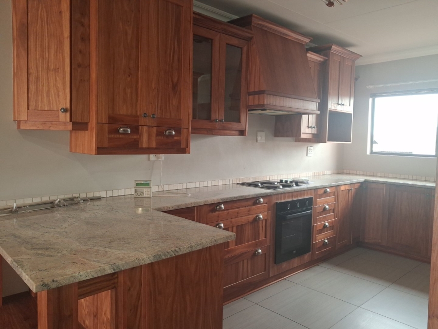 To Let 3 Bedroom Property for Rent in Hillside Free State